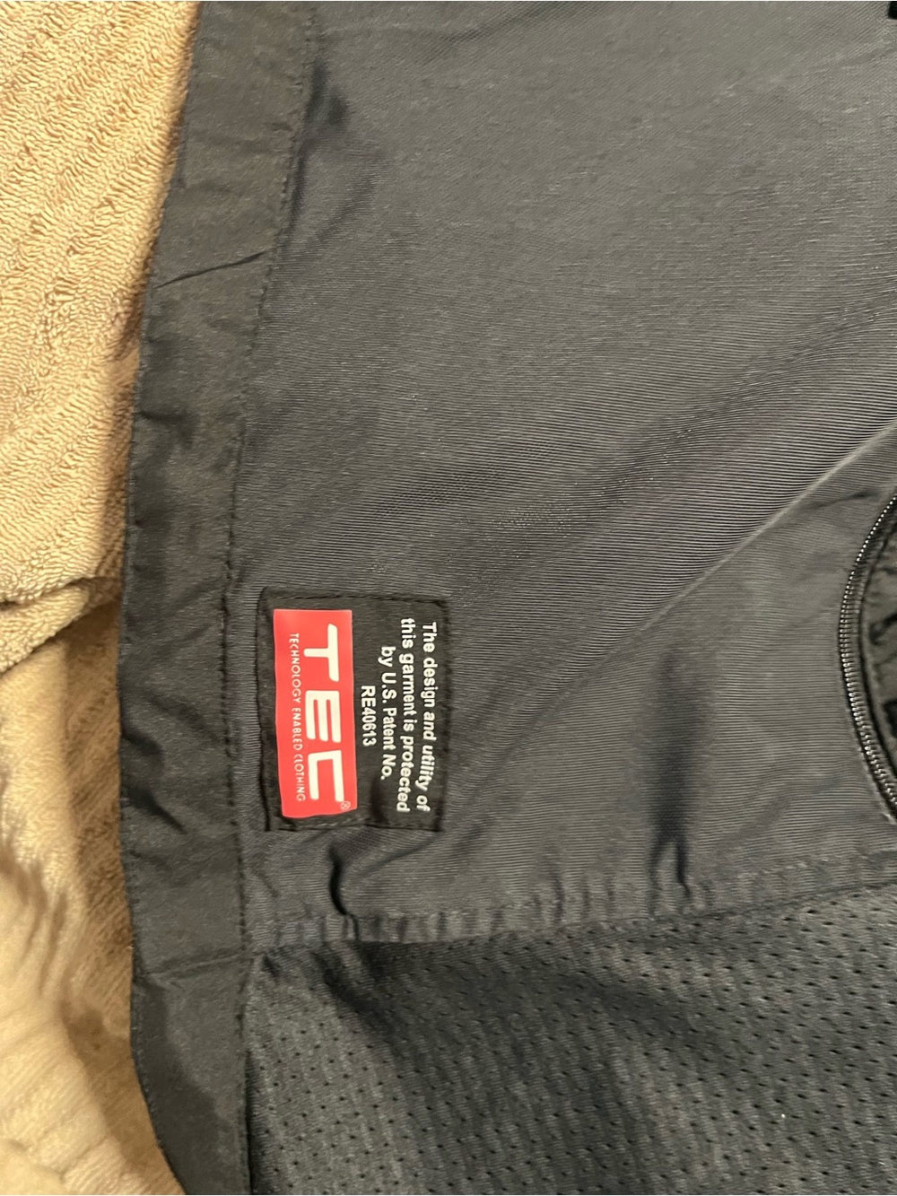 Scottevest Women’s Black Performance Travel Vest with Zippered Pockets, XL - Picture 4 of 9